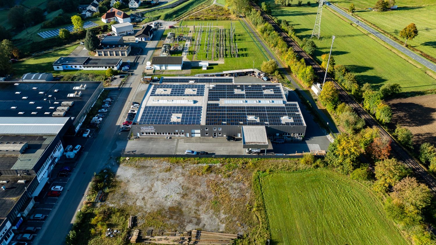 Luftaufnahme des Firmengeländes der Schmidt GmbH im Gewerbegebiet Marsberg